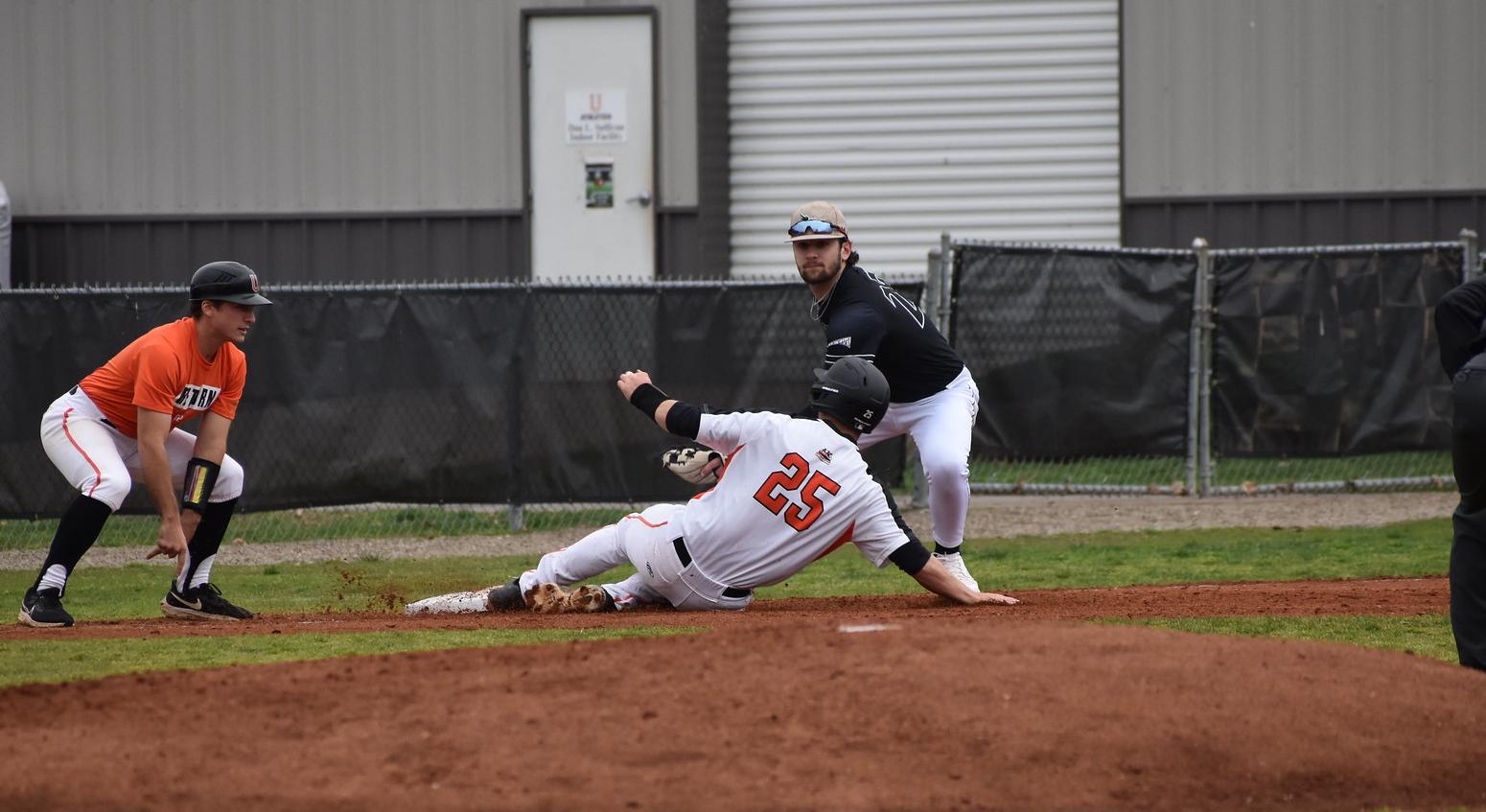 Baseball captures AAC 5 seed as Mendoza ties home run record