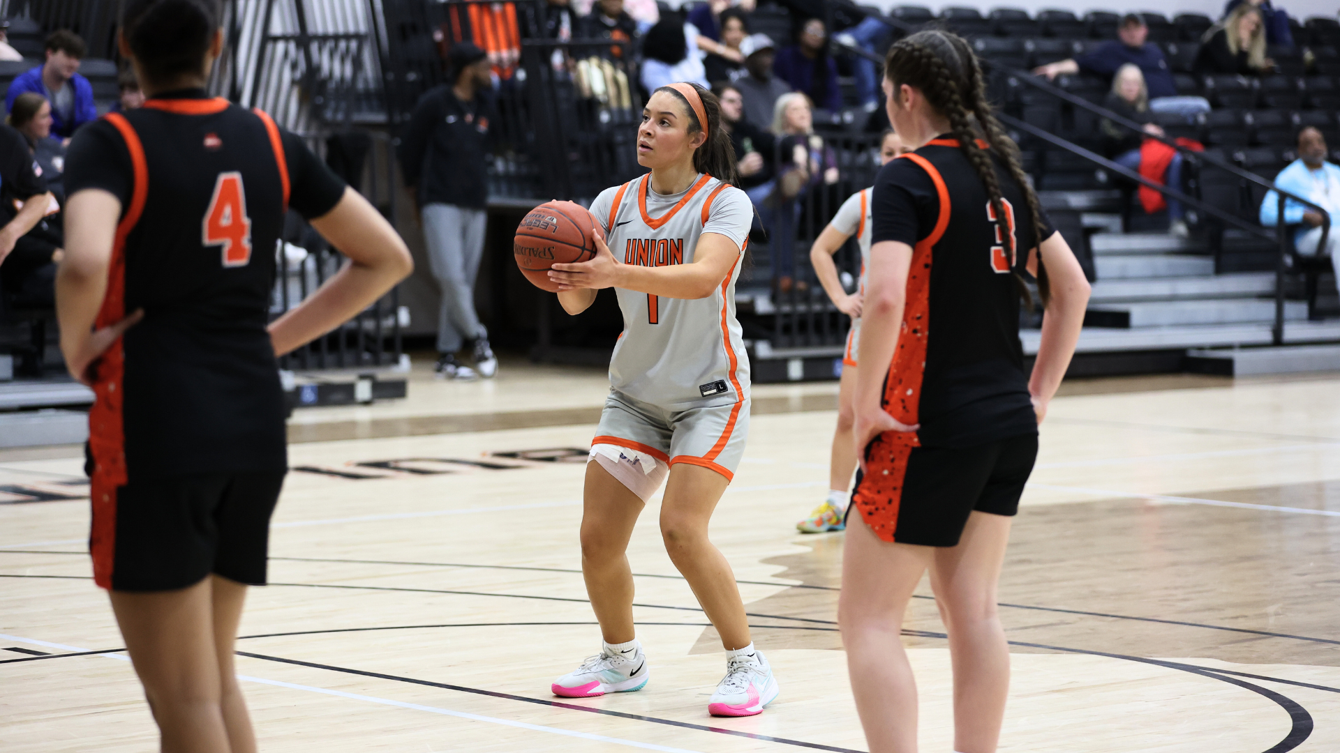 Noe Powers the Paint with 26, Bulldogs Fall at Home